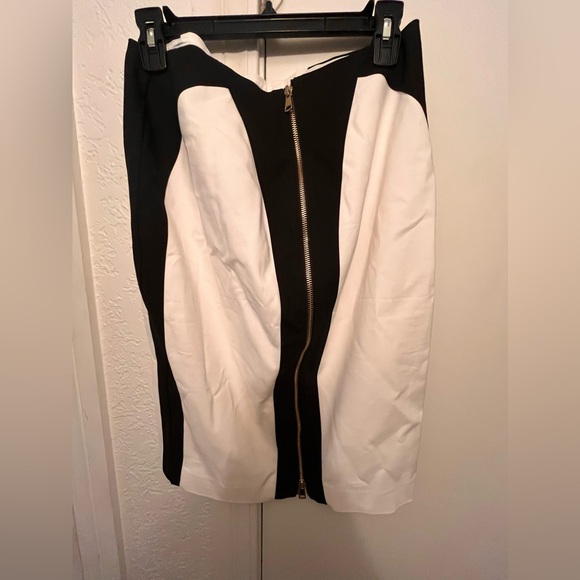 Women’s black and white back zip skirt - Picture 2 of 2
